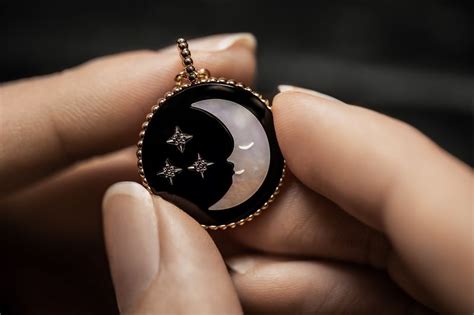 dior ring moon